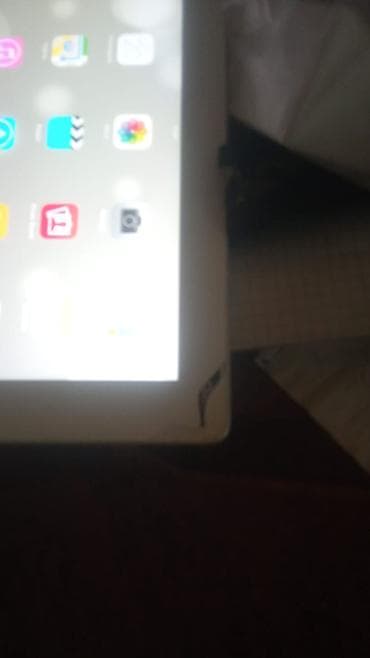 ipad tablet: Apple iPad (ağ ön panel, gümüş arxa korpus) - Ekran: 9.7 düym Retina — 4