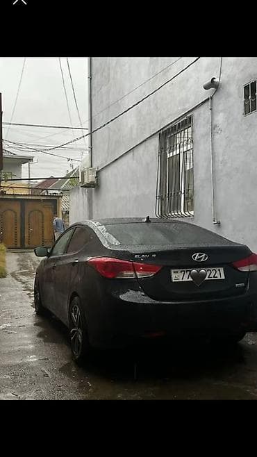 04 baqajı: Hyundai Elantra: 1.8 l | 2014 il Sedan — 4