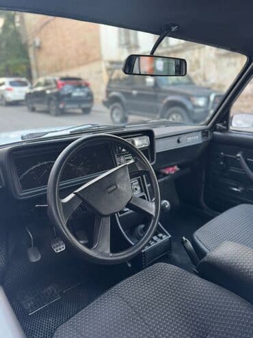 vaz 2103: Model: Lada 2107 (VAZ 2107) Kuzov: sedan, 4 qapı Rəng: ağ Yanacaq — 5