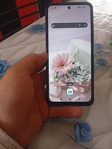 telefonlar 32 s: Smartfon – Android - Ekran: kənarları nazik, ön kamera üçün mərkəzdə — 3