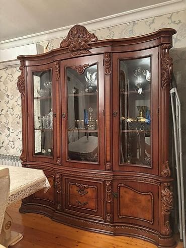 tibbi dolab: Klassik üslublu vitrin-bufet - Material: təbii ağac üzərində yüksək — 1