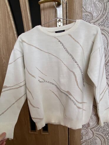 Qadın geyimləri dəsti – 4 ədəd 1) Krem rəngli qısaqol bluz - Üstü