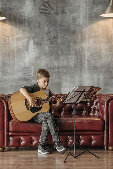 evde daye: 🎸 Gitara Kurslarına Qəbul Davam Edir! Gitara ifa etməyi peşəkar — 2