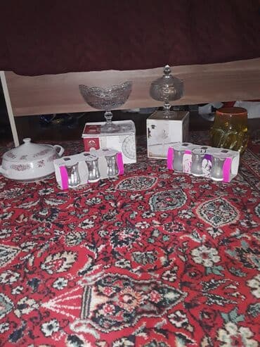 Qənddanlar,güldan,12 stəkan,sup qabı. ŞƏKİLDƏKİ hər şeyin ümumi