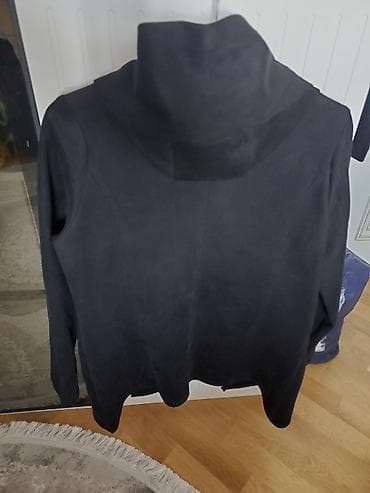 hamam papagi: Beril qadın üst geyimi – qara rəngli, kapüşonlu, önü düyməli — 3