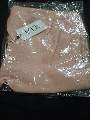 klyoş qadın ətəkləri: Zərif qadın kokteyl donu – açıq şaftalı rəngdə, bədənə oturan siluet — 4