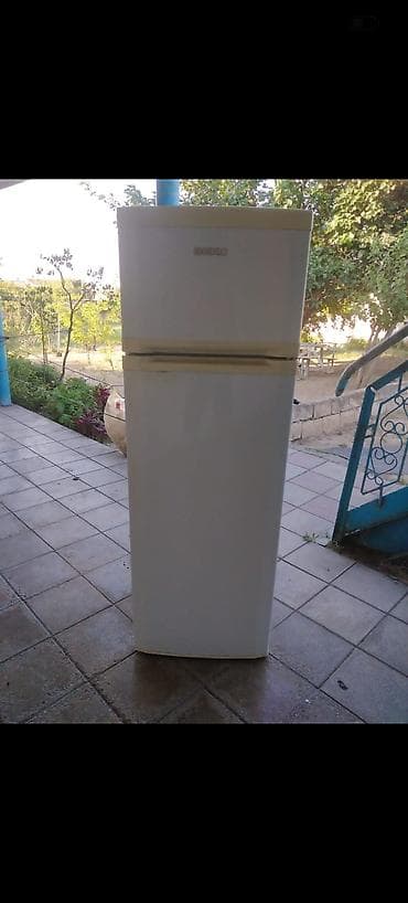 iphone 3: İşlənmiş 2 qapılı Beko Soyuducu Satılır, rəng - Ağ, Dolab içi — 2