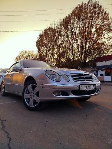 Mercedes-Benz E-Class (W211) sedan - Kuzov: 4 qapılı sedan, gümüşü