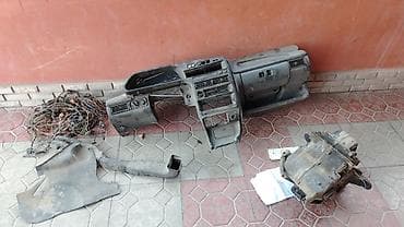 kia sorento akumulator: 21015 witi tarpeti üstündə yüngül çat var krasqalanib qara rəngdə — 2