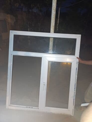 qapı və pəncərələr: Bu ağ rəngli PVC pəncərə iki şüşəli, iki hissəli dizayna malikdir — 3