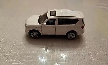 Ağ rəngli metal oyuncaq SUV model avtomobil - Material: metal gövdə — 4