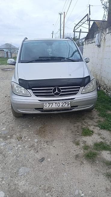 musiqili sükan: Mercedes-Benz Viano, gümüşü rəng, miniven. Mühərrik və yürüş: - Dizel — 1