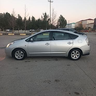ucuz afdamabil: Toyota Prius (2-ci nəsil) hibrid hetçbek – gümüşü rəng. Xüsusiyyətlər — 2