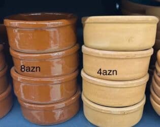 servis qab: Saxsı qablar keramila yemək qabları satılır.Yenidir.Çeşidlər çoxdur — 2