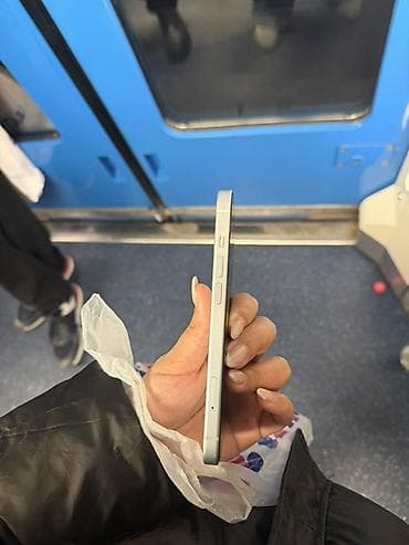 usb kaset: IPhone 15, Gümüşü, Face ID — 5