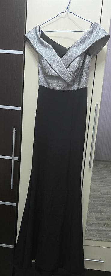 Gümüşü-payet effektli üst hissəsi və qara ətəyi olan uzun axşam-gecə — 2