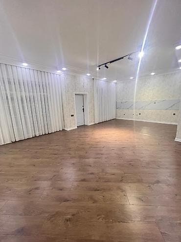 ev və bağ: Satılır: həyətli fərdi ev Xüsusiyyətlər: - Geniş həyət və örtülü — 10