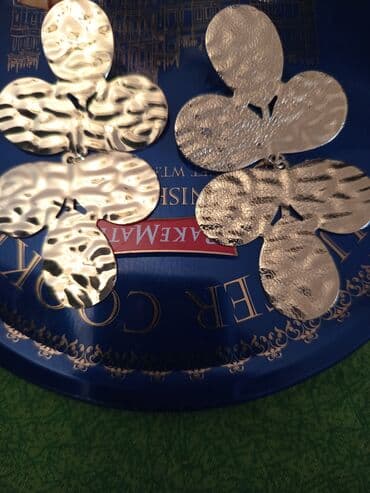 islenmis qizil sirqalar: Qızılı rəngli böyük iyneli sırğalar - Material: metal, qızılı ton — 2