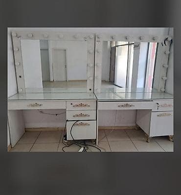 makeup masası: İşlənmiş, Makiyaj üçün masa, Güzgülü — 1