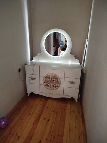 барные стулья: Новый, Трюмо, МДФ, Нет доставки — 1