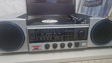 musiqi sistemi: Vinil pleyer və radio-kombayn “Aria” (Ukrayna istehsalı, SSRİ dövrü) — 2