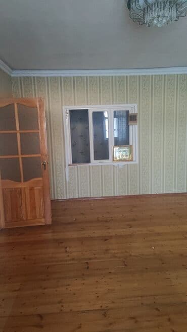 kiridit ev: Həyətyani ev🏡 Zabrat 1qəsəbəsində yerləşir 5otaqlı 4sotda yerləşir — 5