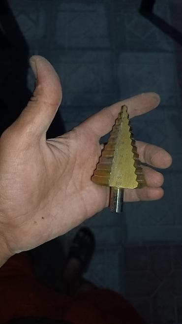 toyuq məhsulları: Məhsul: Konik pilləli qazma ucu (step drill bit) Təsvir: - Material — 1