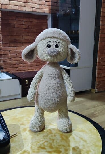 Oyuncaqlar: Oyuncaq quzu, toxunma oyuncaq, əl işi, 30+ sm. Игрушка овечка — 1