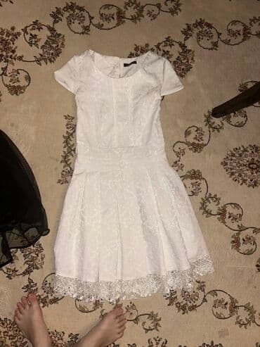 Dəstlər, kostyumlar: Qara rəngdə, yuxarı hissəsi ağ naxışlarla bəzədilmiş ziyafət donu — 4