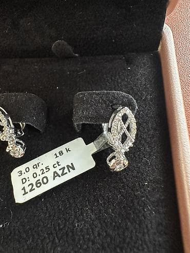 583 qizilin alisi: Sırğa, Ağ qızıl, 3 g — 2