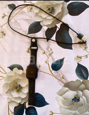 android monitor kredit: Düzbucaqlı formada, qara rəngdə ağıllı saat. Ekranda müxtəlif tətbiq — 2