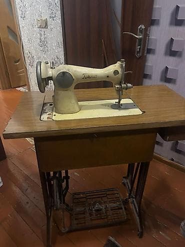 Köhnə model tikiş maşını rezini yoxdur işlək veziyetdedir — 1