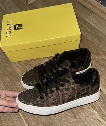 Toy paltarları və aksesuarları: Fendi Qadın krossovkası — 1