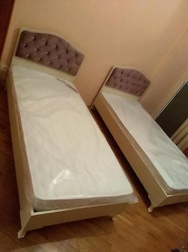 Tek kravat qalin matrasla birgə