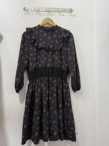 Qadın geyim dəsti – 3 məhsul 1) Qara fonlu, xırda çiçək naxışlı don -