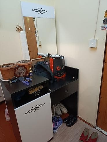 koridor ucun dolap: 1 qapı, Güzgülü, Qara, Digər material, Açılan, Düz dolab — 1
