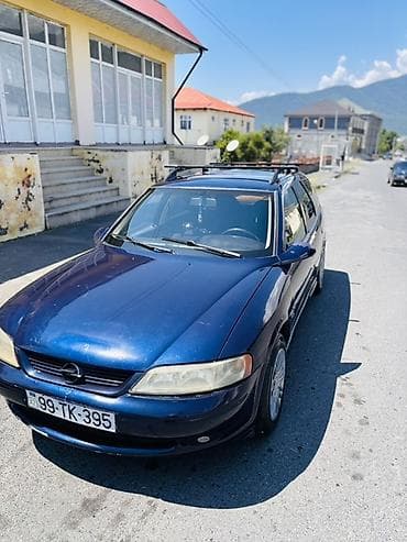 46 kuza: Opel Vectra Caravan (Universal), tünd mavi rəng. Xüsusiyyətlər: - — 2