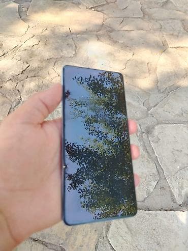 Redmi not 12 pro plus Xüsusiyyətlər: - 5G dəstəyi - Mavi rəngli