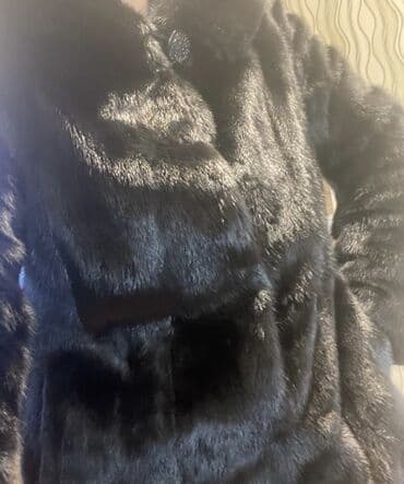 женские атласные длинные перчатки: Qara rəngli qadın kürk paltosu - Klassik qısa-palto kəsimi, düz — 5