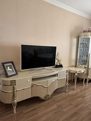 led lent: Klassik üslubda qonaq otağı dəsti - Yumşaq, düyməli başlıqlı, qızılı — 5