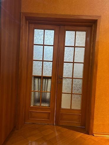 Fısdıq ağacından qapı 110azn. Çox təcili satılır. ünvan 9mkr kod⁷⁵⁵⁷