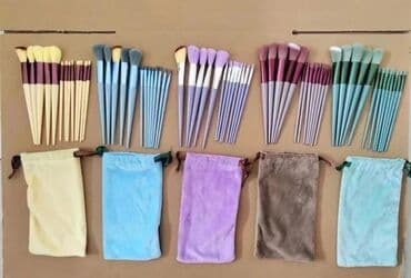 585 prob hara gizlidir: Çoxrəngli makiyaj fırçaları dəsti - Bir neçə fərqli rəng kombinində — 1