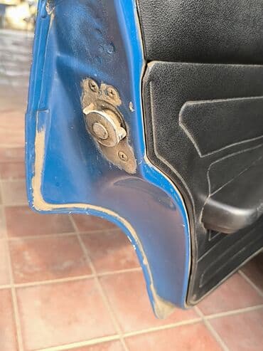 traktor yer qazan: VAZ 2107, mavi rəngli sedan Xüsusiyyətlər: - Kuzov: sedan, klassik — 15