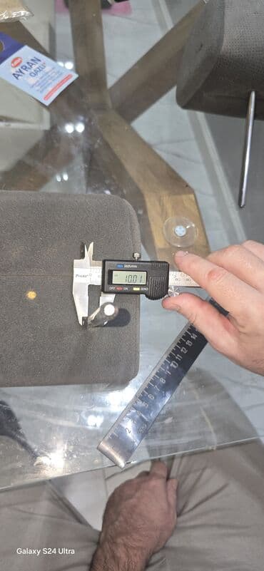 Digər salon aksesuarları: Hər şey üçün - 2 manat. Sancağın diametri 10 мм.-dir. Böyük — 4