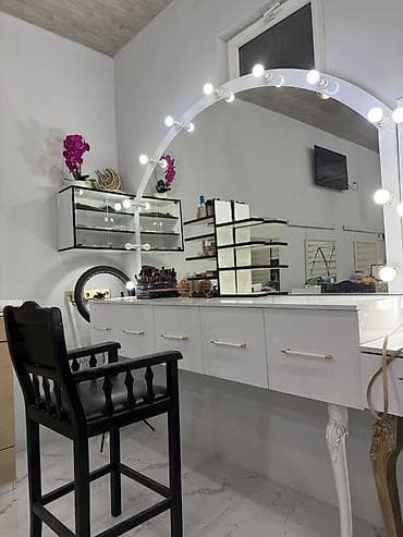 Salon güzgüsü ve kreslosu dest 250azn. Mebel az islenib. Unvan