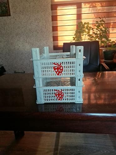 ag peleng sekilleri: Plastik çiyələk yeşiyi. Qiyməti 30 qəpik — 2