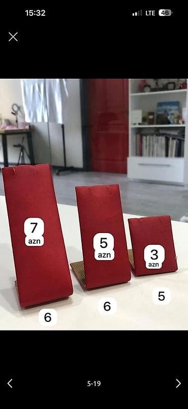 maqazin vitrini: Məhsul: Bəzək əşyaları üçün vitrin/stand dəstləri Təsvir: - Qara — 5