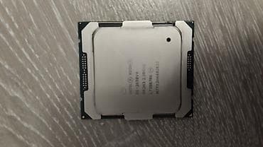komputer notebook: Intel Xeon E5-2650 v4 prosessor - Nüvə/sap: 12 nüvə, 24 sap - Saat — 1