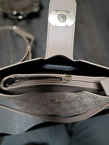 balaca cantalar: Bej tonlarında çiyin çantaıarı. Balaca çanta çox balacadır,telefon — 4