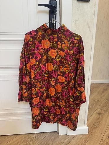 Qadın köynəyi – çiçək naxışlı, boğazı qapalı - Rəng və naxış: tünd